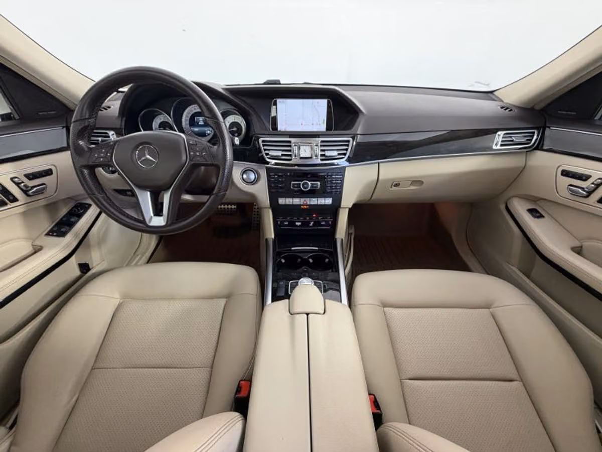 2014 Mercedes-Benz E-Class E 250 BlueTEC 4MATIC Sedan 4D Image 28