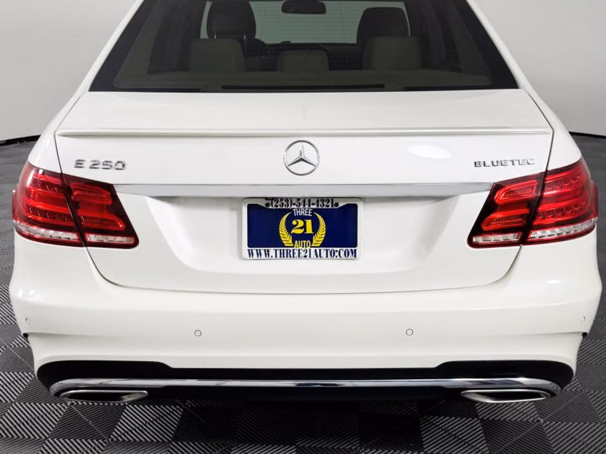 2014 Mercedes-Benz E-Class E 250 BlueTEC 4MATIC Sedan 4D Image 9
