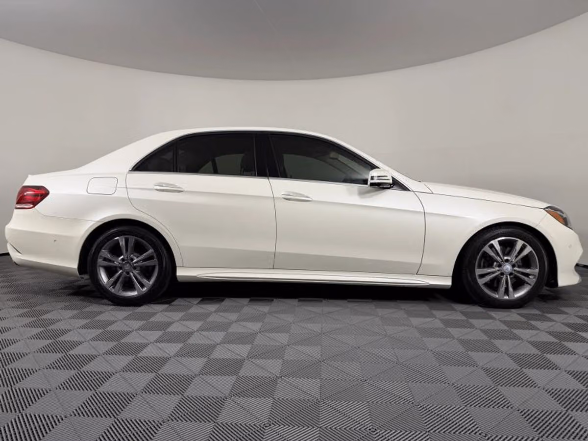 2014 Mercedes-Benz E-Class E 250 BlueTEC 4MATIC Sedan 4D Image 7