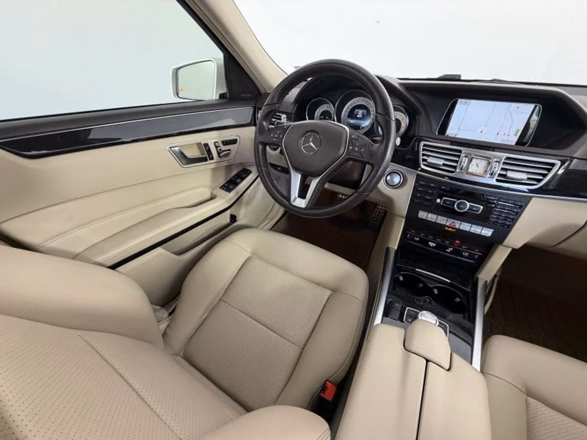 2014 Mercedes-Benz E-Class E 250 BlueTEC 4MATIC Sedan 4D Image 29