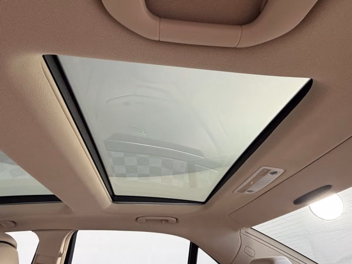 2014 Mercedes-Benz E-Class E 250 BlueTEC 4MATIC Sedan 4D Image 27