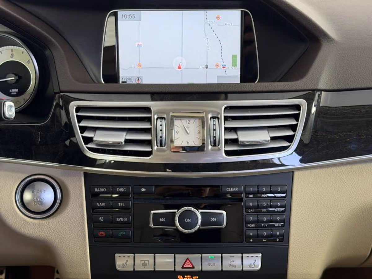 2014 Mercedes-Benz E-Class E 250 BlueTEC 4MATIC Sedan 4D Image 31