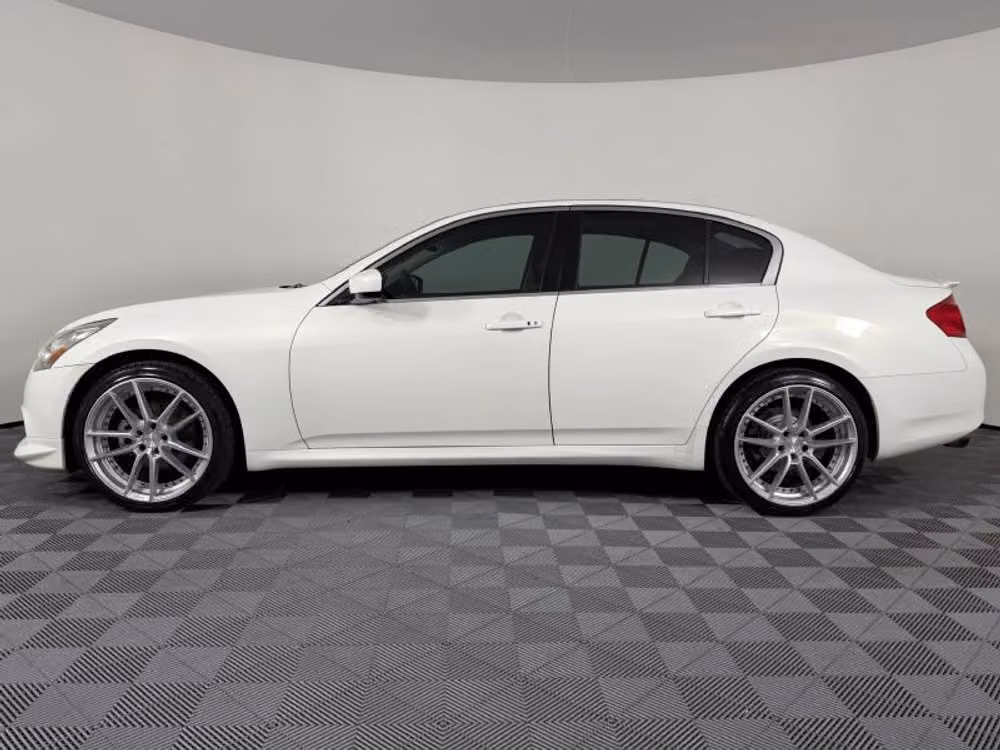 2011 INFINITI G37 Sedan G37x Sedan 4D Image 6