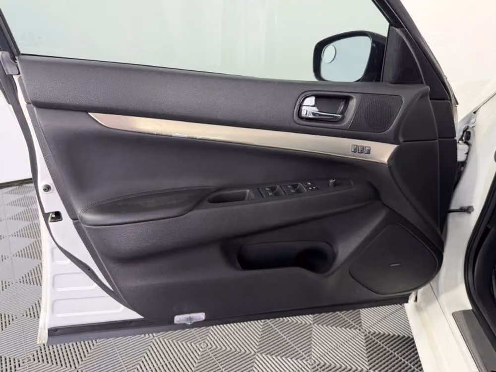 2011 INFINITI G37 Sedan G37x Sedan 4D Image 18