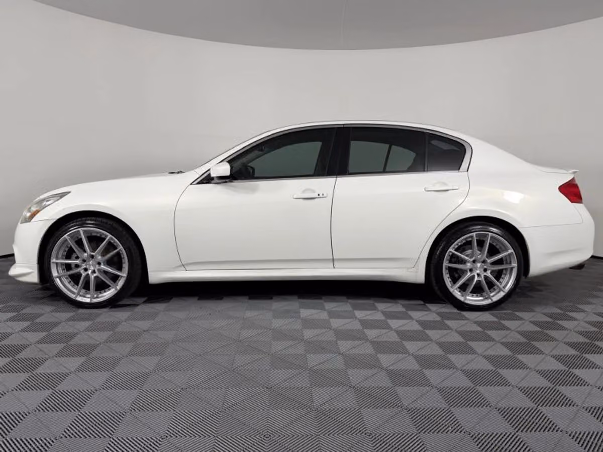 2011 INFINITI G37 Sedan G37x Sedan 4D Image 6