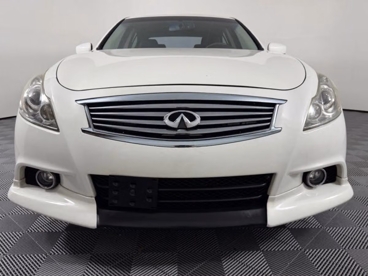 2011 INFINITI G37 Sedan G37x Sedan 4D Image 3