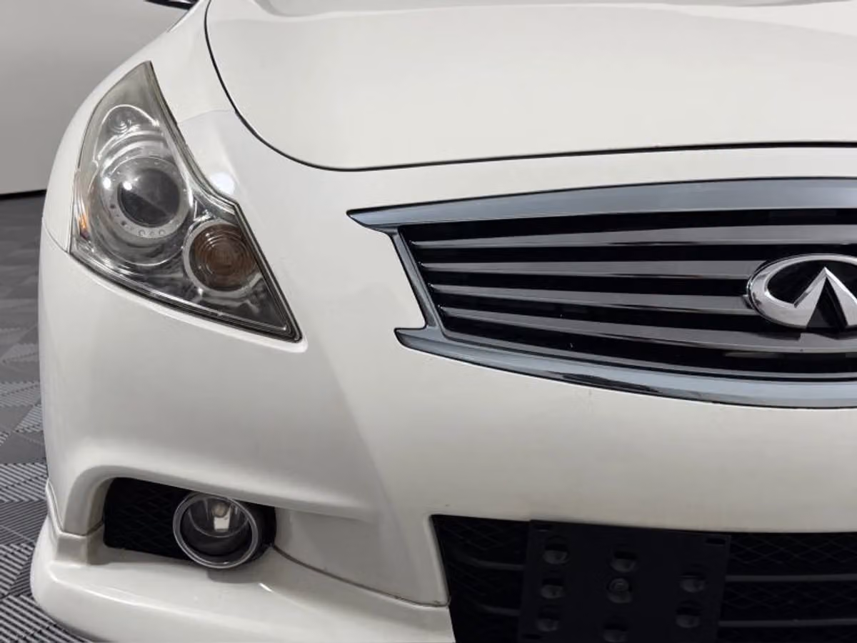 2011 INFINITI G37 Sedan G37x Sedan 4D Image 4
