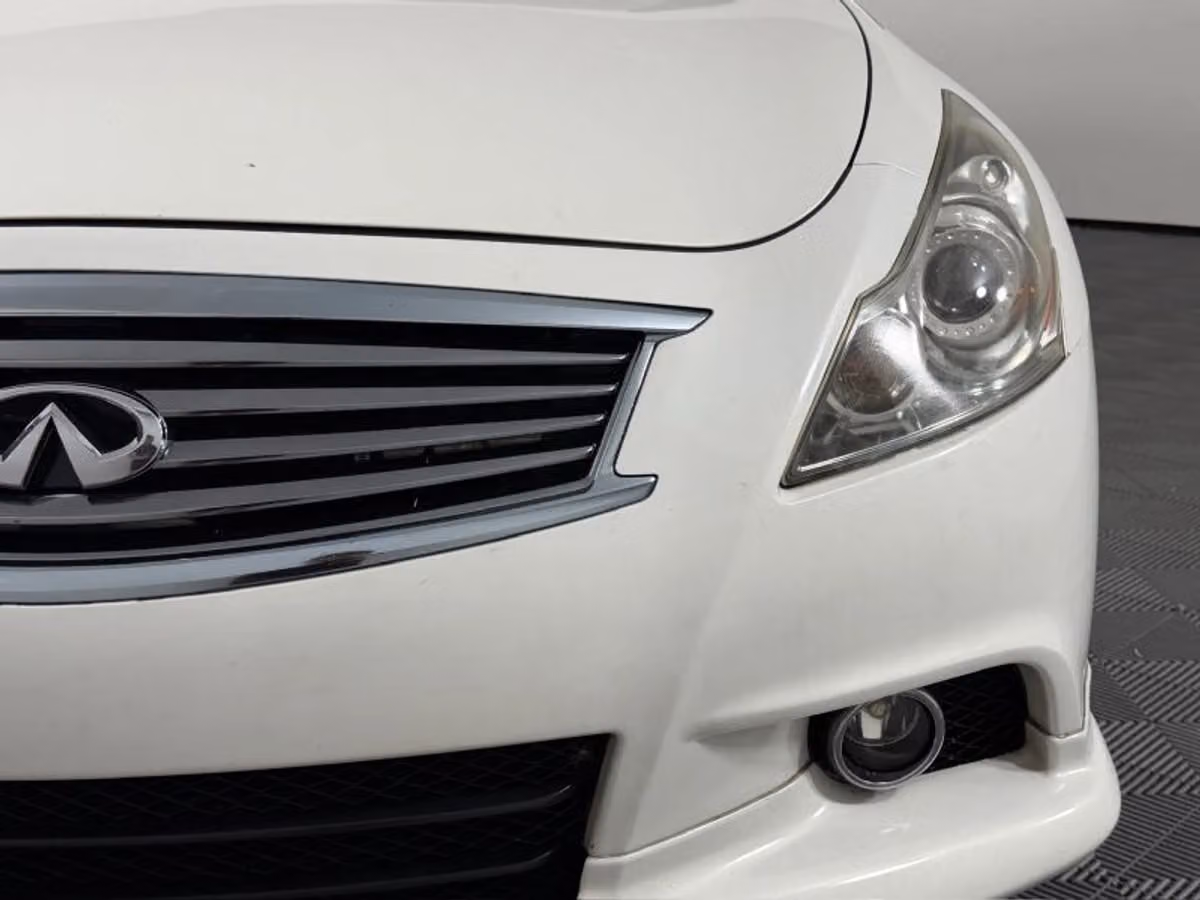 2011 INFINITI G37 Sedan G37x Sedan 4D Image 5