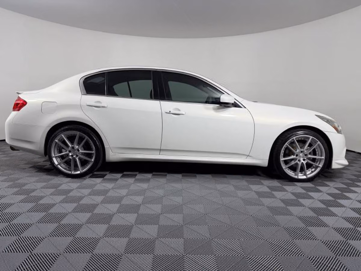 2011 INFINITI G37 Sedan G37x Sedan 4D Image 24