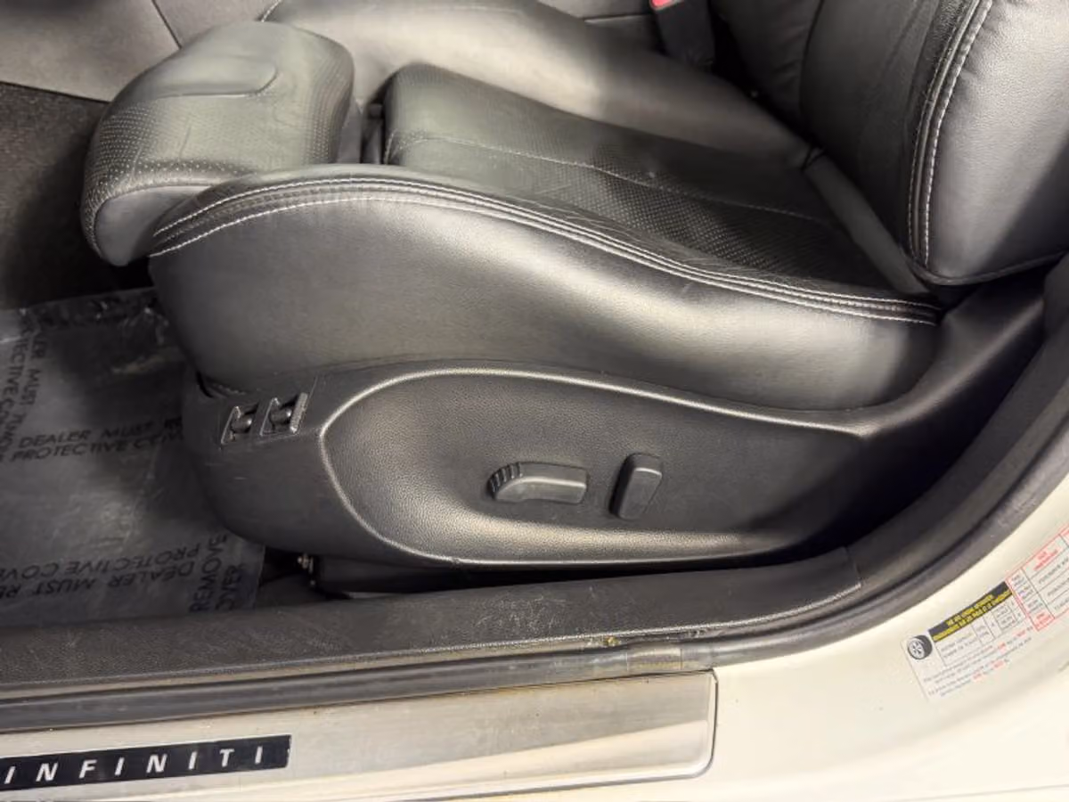 2011 INFINITI G37 Sedan G37x Sedan 4D Image 35