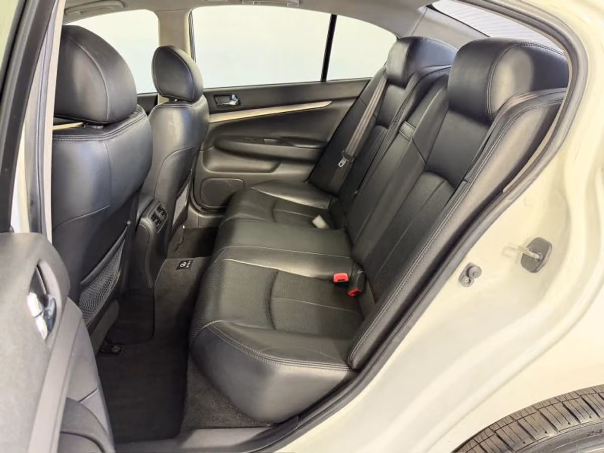 2011 INFINITI G37 Sedan G37x Sedan 4D Image 36
