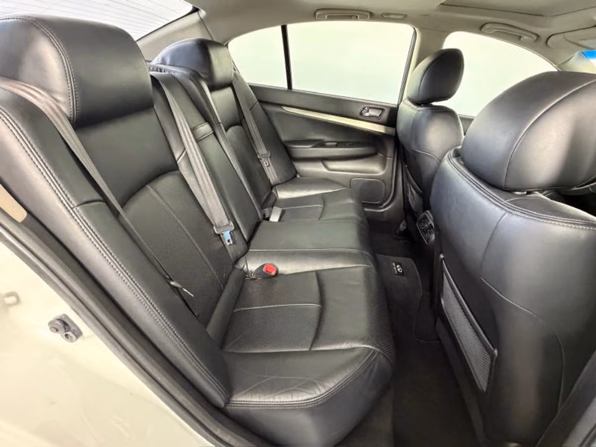 2011 INFINITI G37 Sedan G37x Sedan 4D Image 37