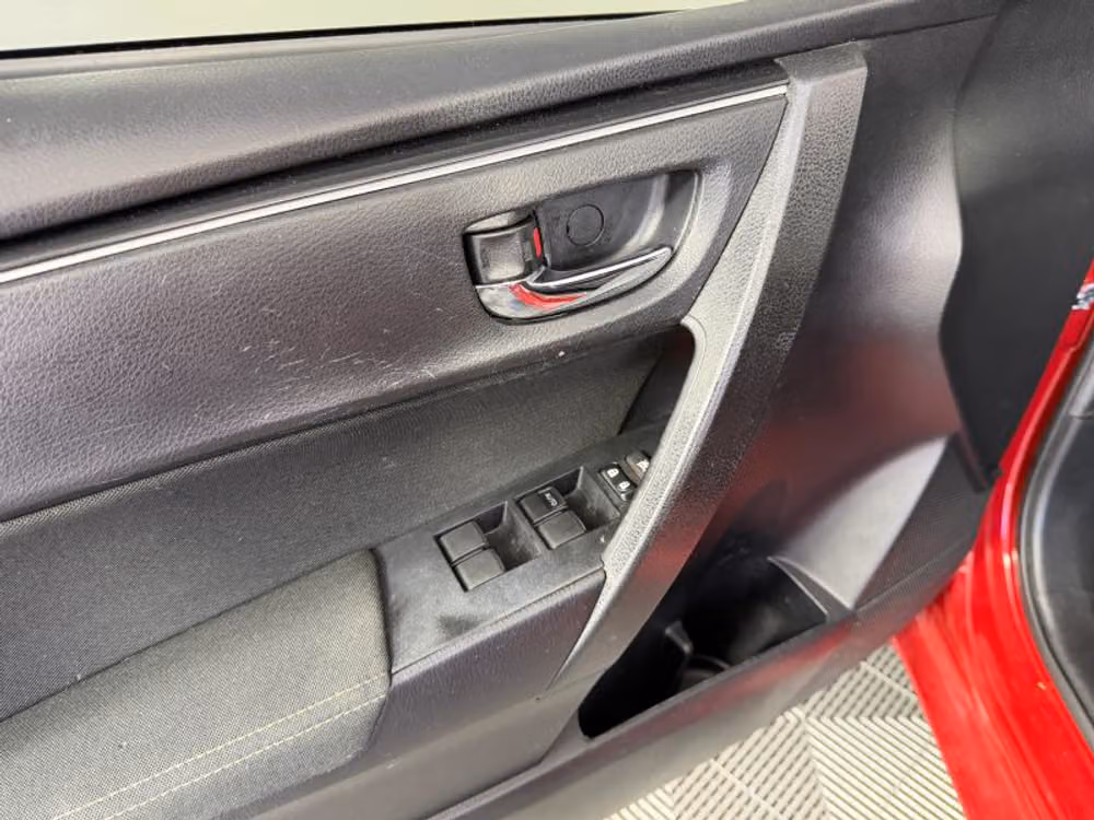 2019 Toyota Corolla LE Image 31