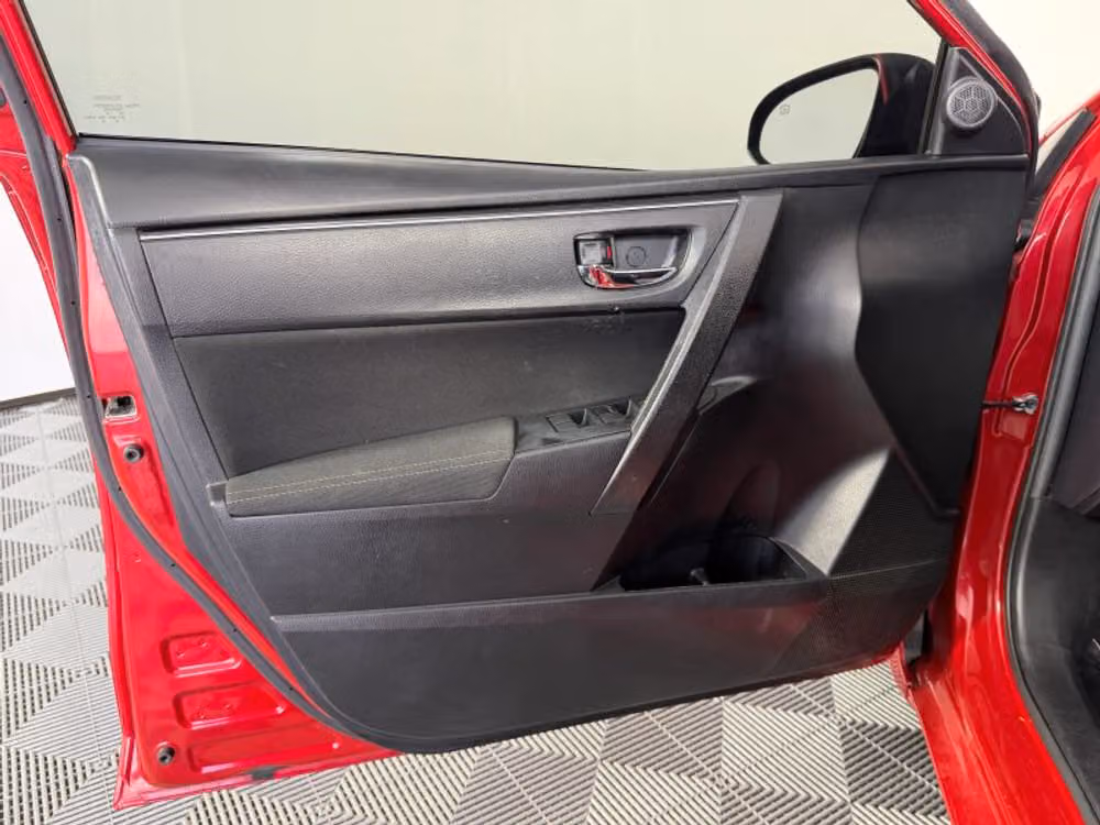 2019 Toyota Corolla LE Image 30