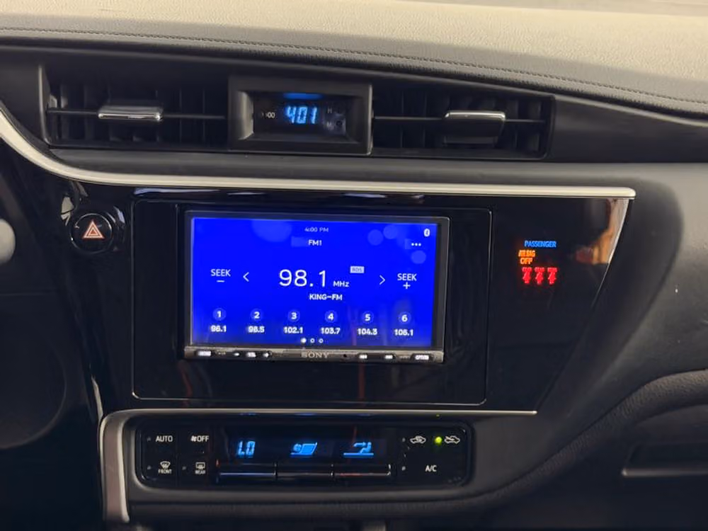 2019 Toyota Corolla LE Image 38