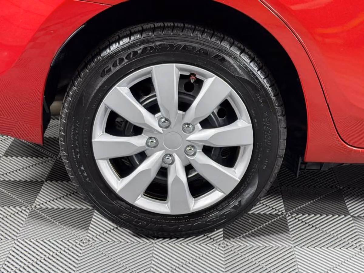 2019 Toyota Corolla LE Image 14