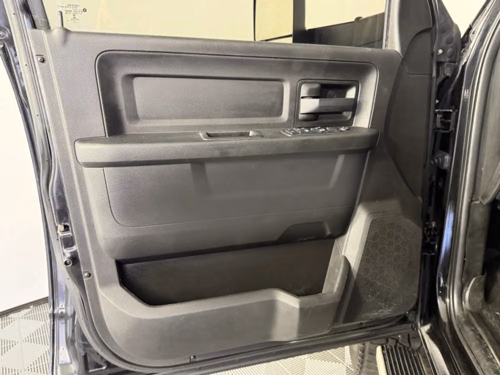 2018 Ram 3500 Tradesman Crew Cab Image 30