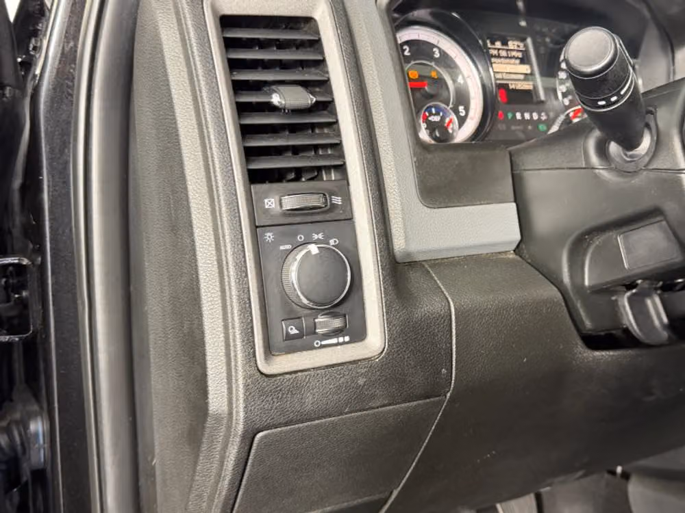 2018 Ram 3500 Tradesman Crew Cab Image 32