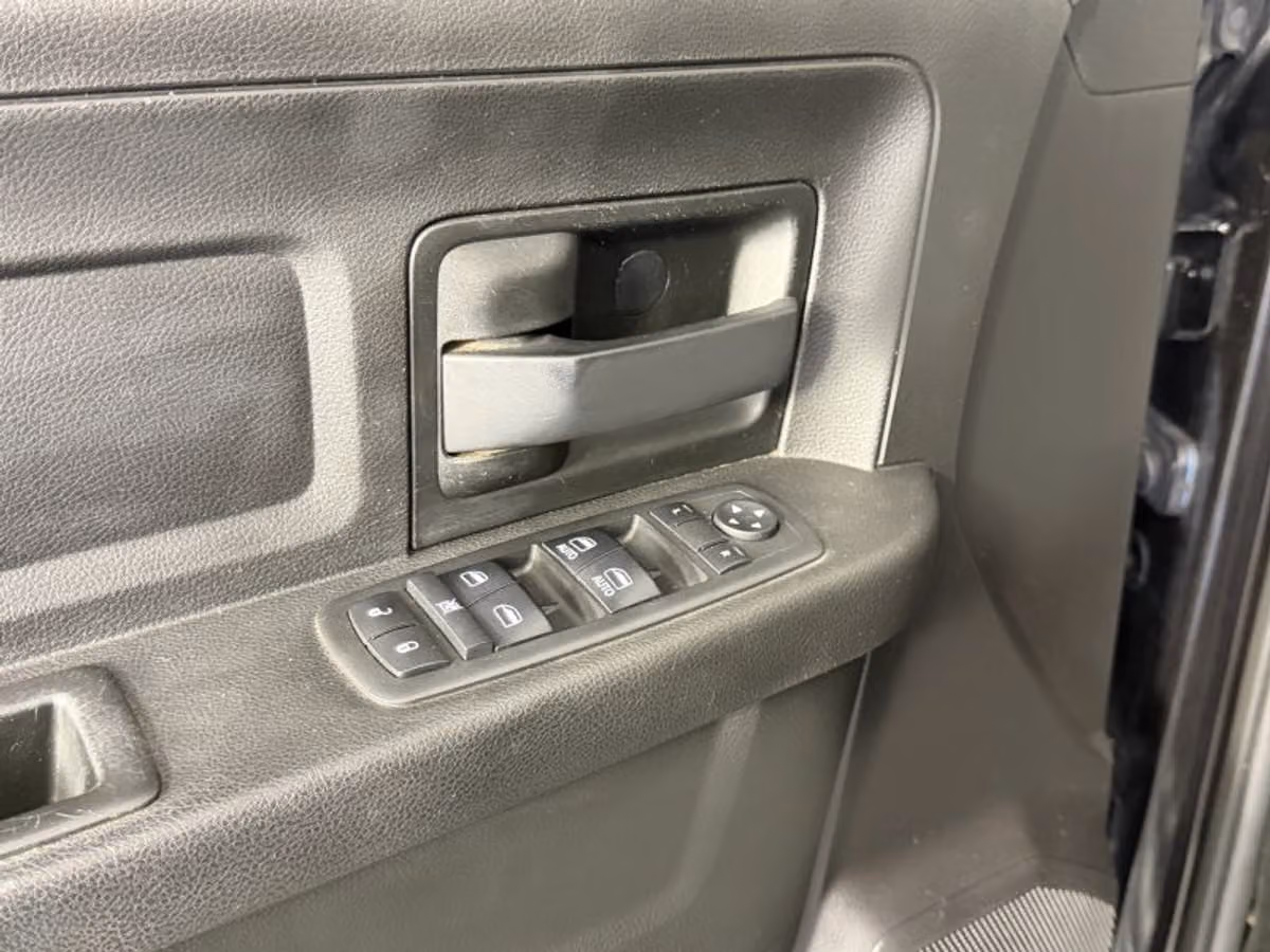 2018 Ram 3500 Tradesman Crew Cab Image 31
