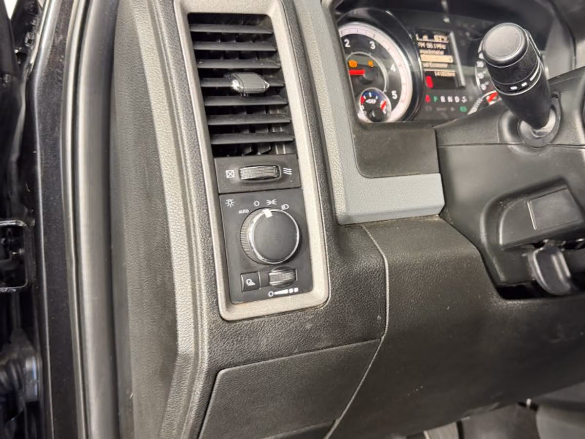 2018 Ram 3500 Tradesman Crew Cab Image 32