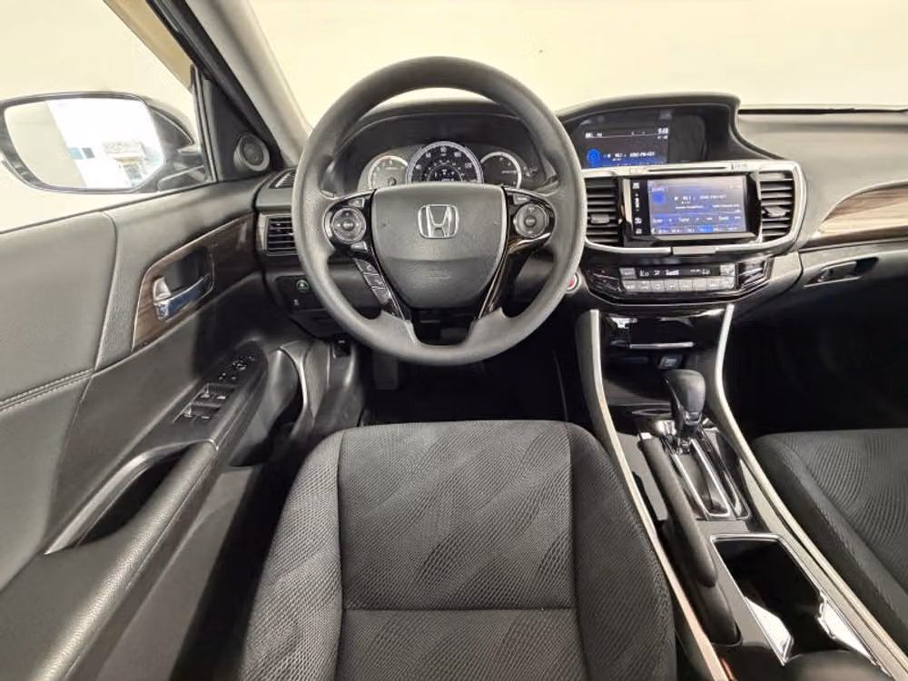 2017 Honda Accord EX Image 25