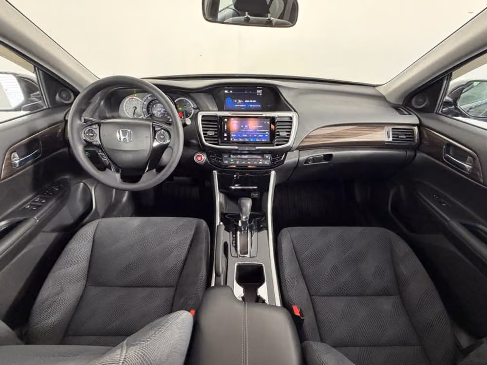 2017 Honda Accord EX Image 18