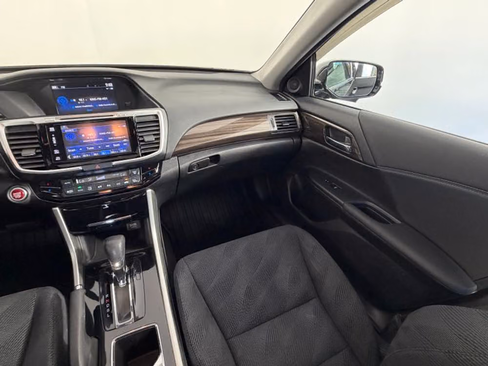 2017 Honda Accord EX Image 20