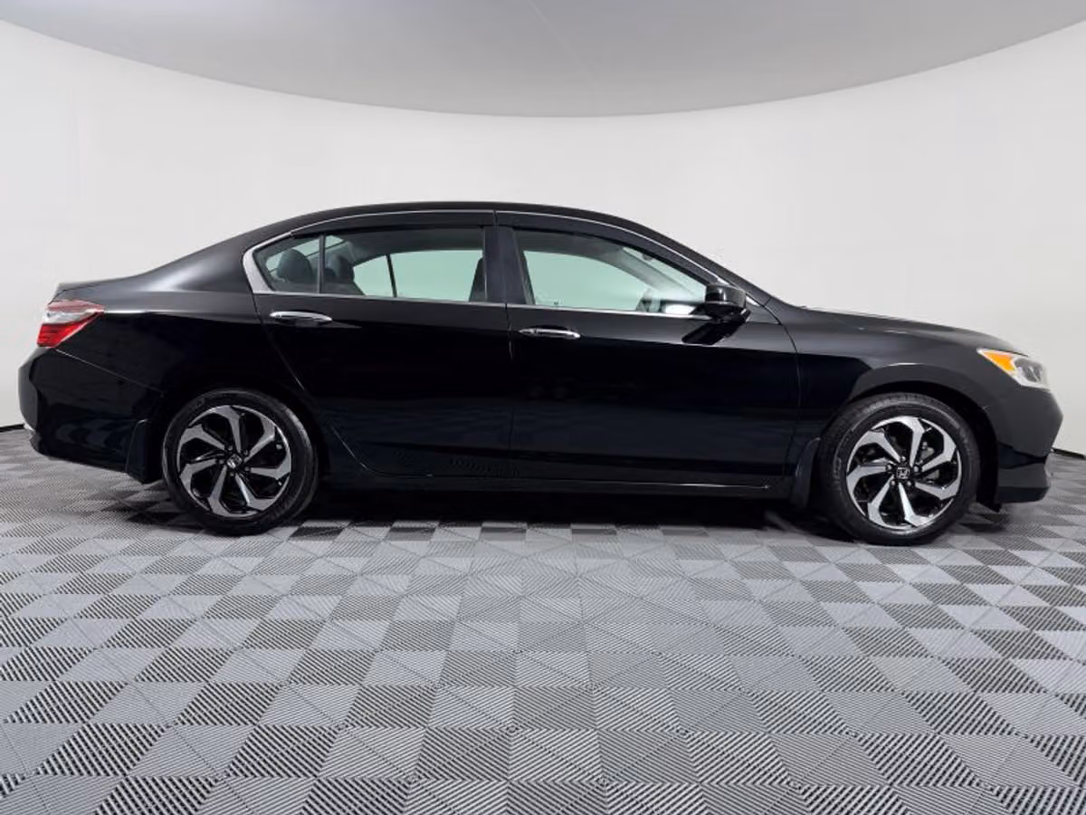 2017 Honda Accord EX Image 7