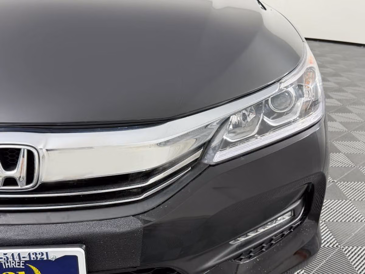 2017 Honda Accord EX Image 5