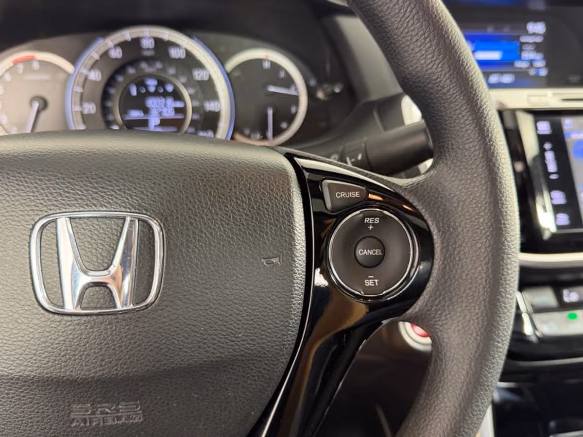 2017 Honda Accord EX Image 28