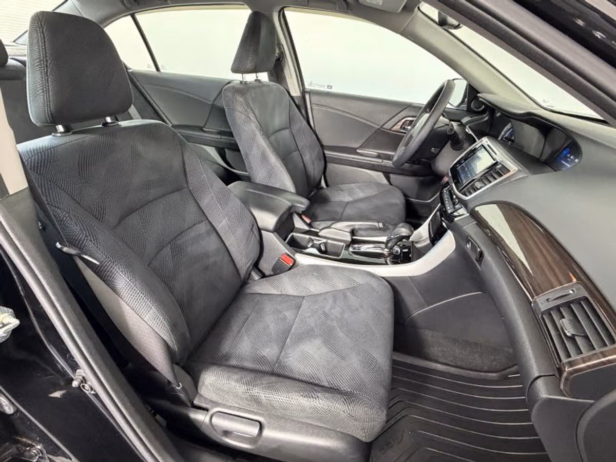 2017 Honda Accord EX Image 30