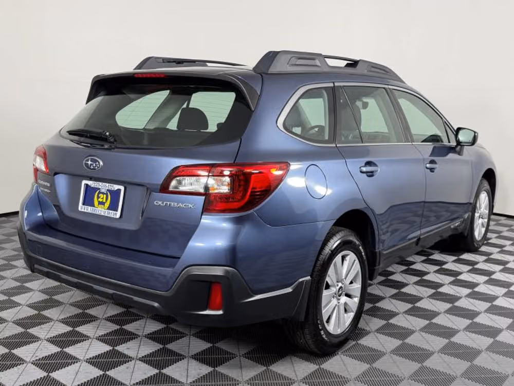 2018 Subaru Outback 2.5i Crossover Image 7