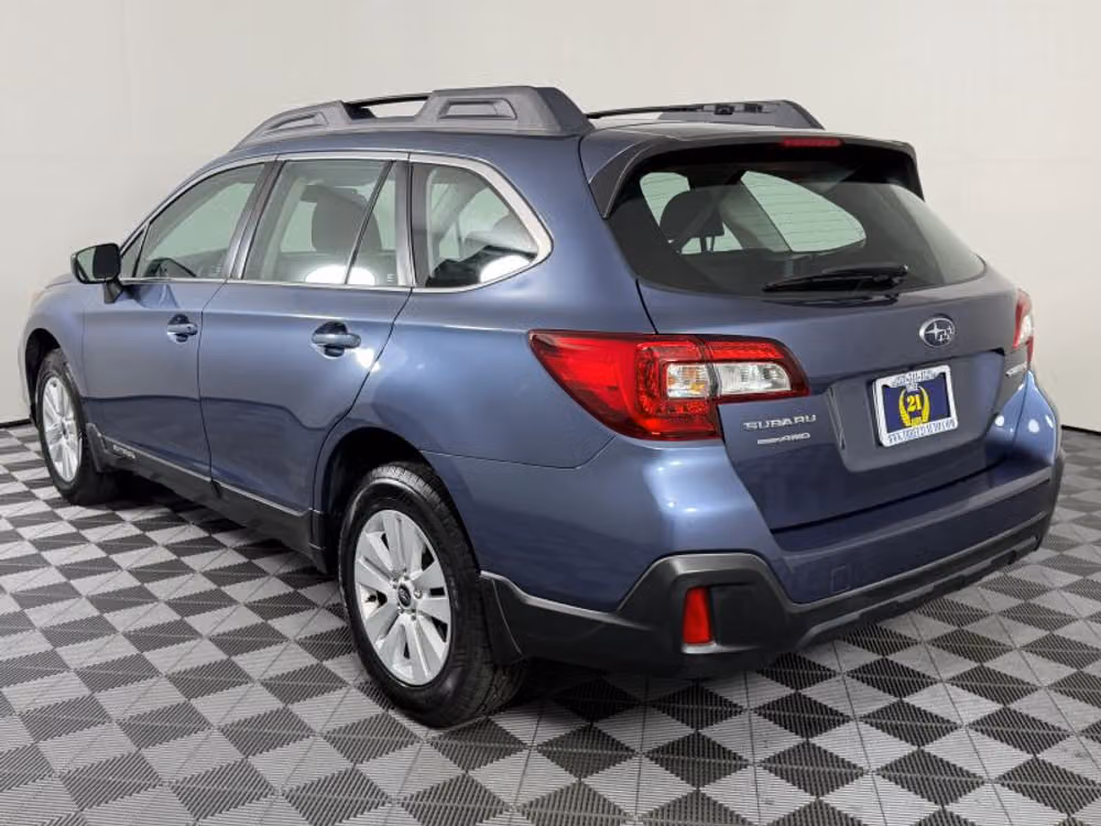 2018 Subaru Outback 2.5i Crossover Image 12