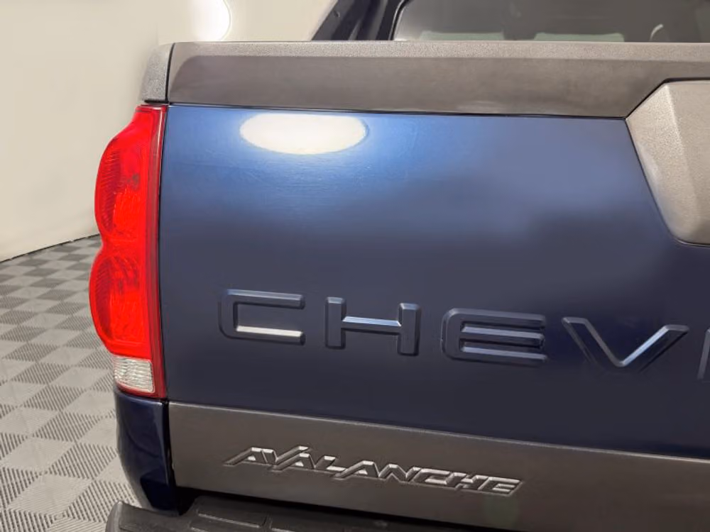 2004 Chevrolet Avalanche 1500 Crew Cab Image 21