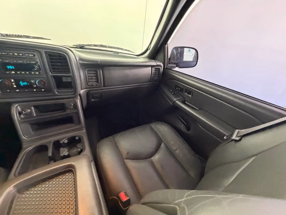 2004 Chevrolet Avalanche 1500 Crew Cab Image 10