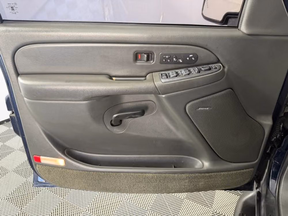 2004 Chevrolet Avalanche 1500 Crew Cab Image 16