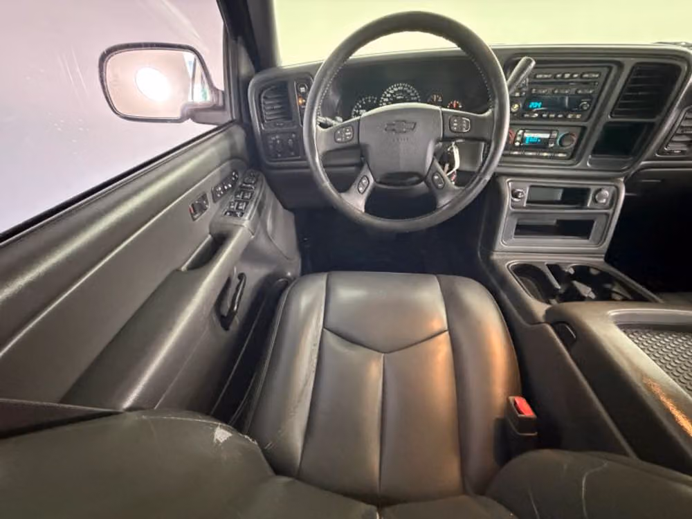2004 Chevrolet Avalanche 1500 Crew Cab Image 11