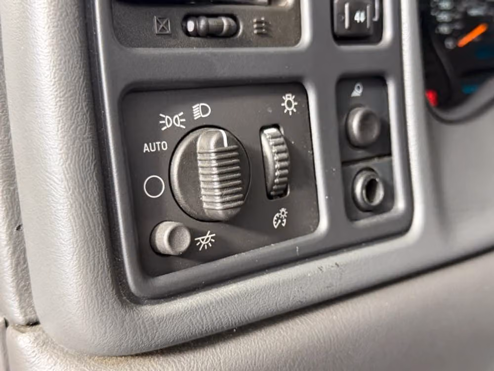 2004 Chevrolet Avalanche 1500 Crew Cab Image 18