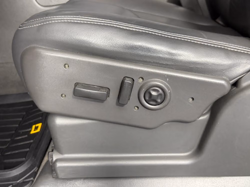2004 Chevrolet Avalanche 1500 Crew Cab Image 19
