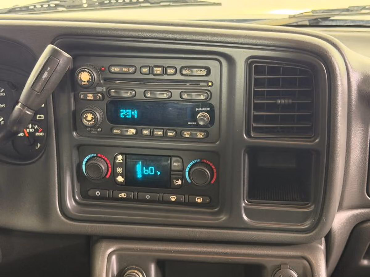 2004 Chevrolet Avalanche 1500 Crew Cab Image 13