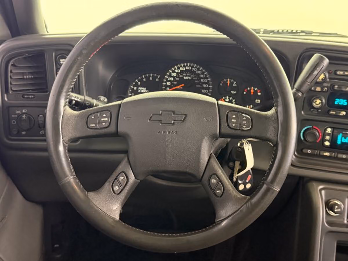2004 Chevrolet Avalanche 1500 Crew Cab Image 12