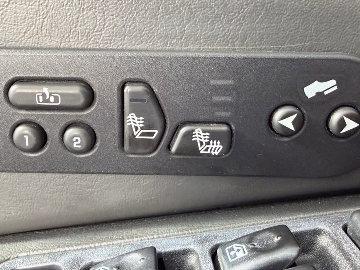 2004 Chevrolet Avalanche 1500 Crew Cab Image 15