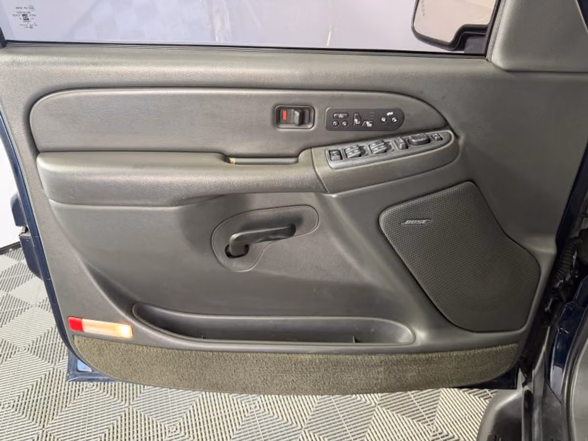 2004 Chevrolet Avalanche 1500 Crew Cab Image 16