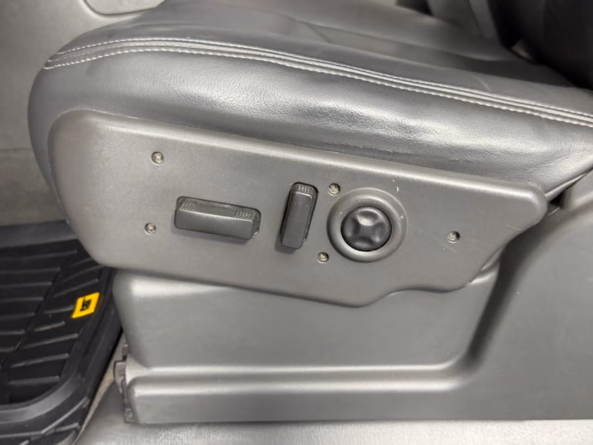 2004 Chevrolet Avalanche 1500 Crew Cab Image 19