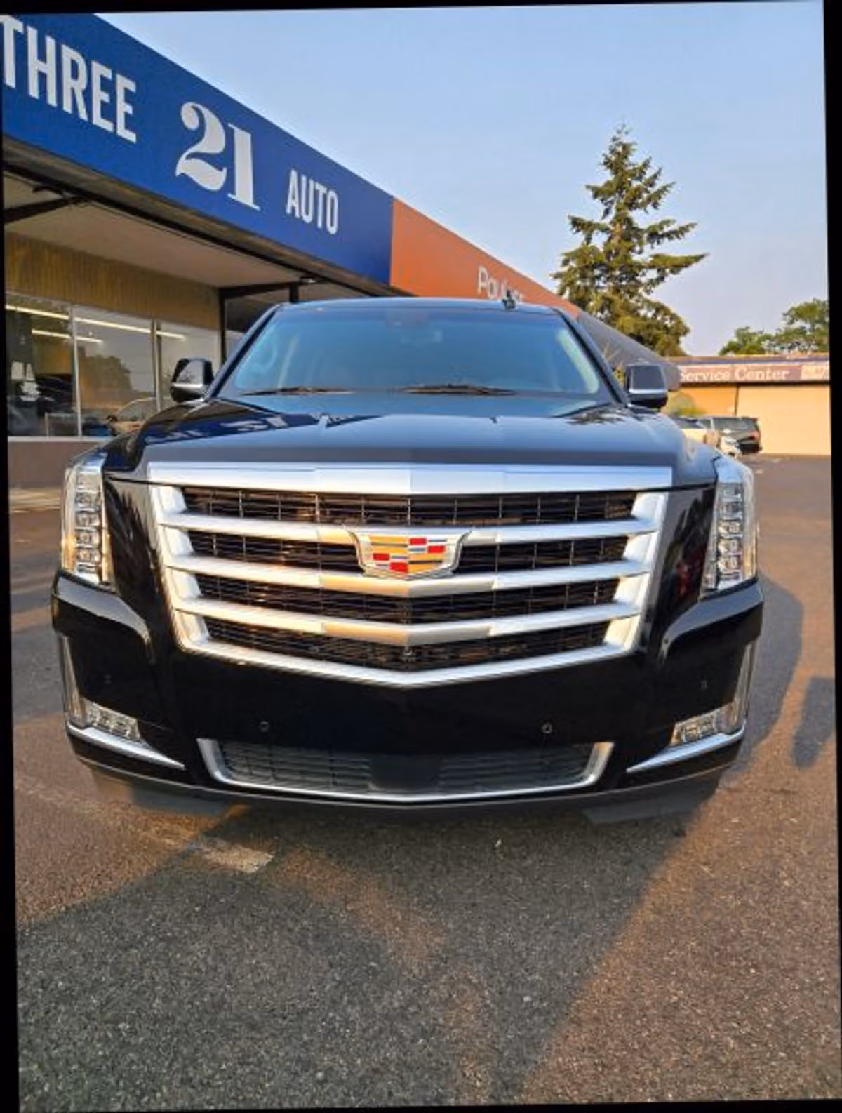 2019 Cadillac Escalade Premium Luxury Image 2