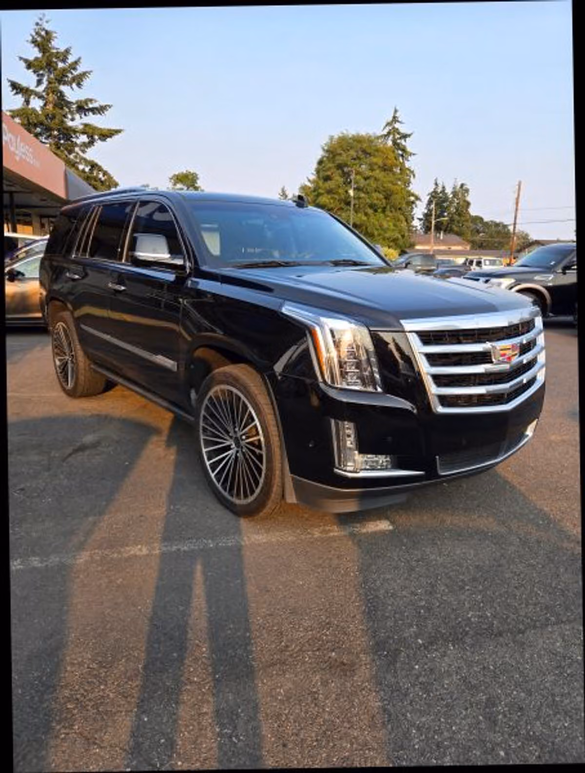 2019 Cadillac Escalade Premium Luxury Image 3