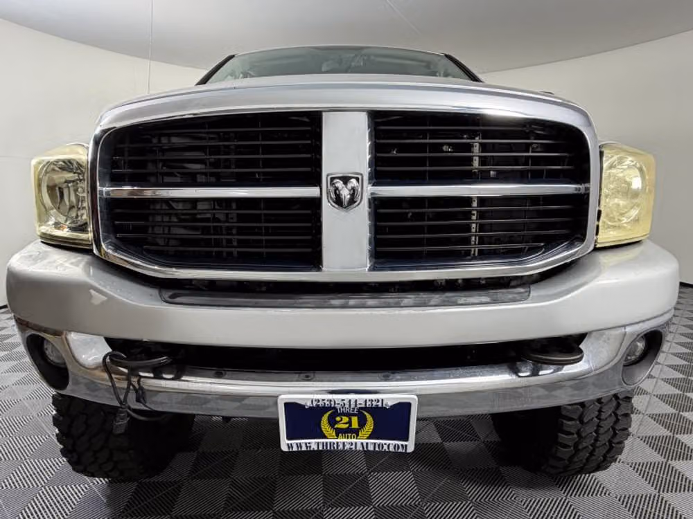 2006 Dodge Ram 2500 SLT Pickup 4D 6 1/4 ft Quad Cab Image 3