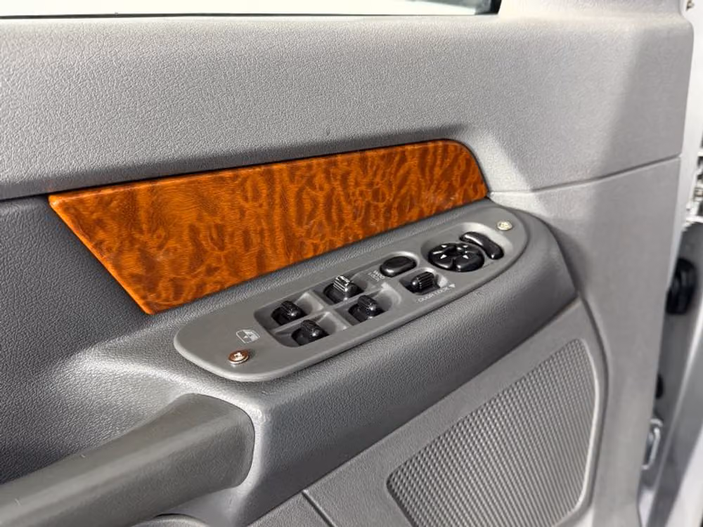 2006 Dodge Ram 2500 SLT Pickup 4D 6 1/4 ft Quad Cab Image 26