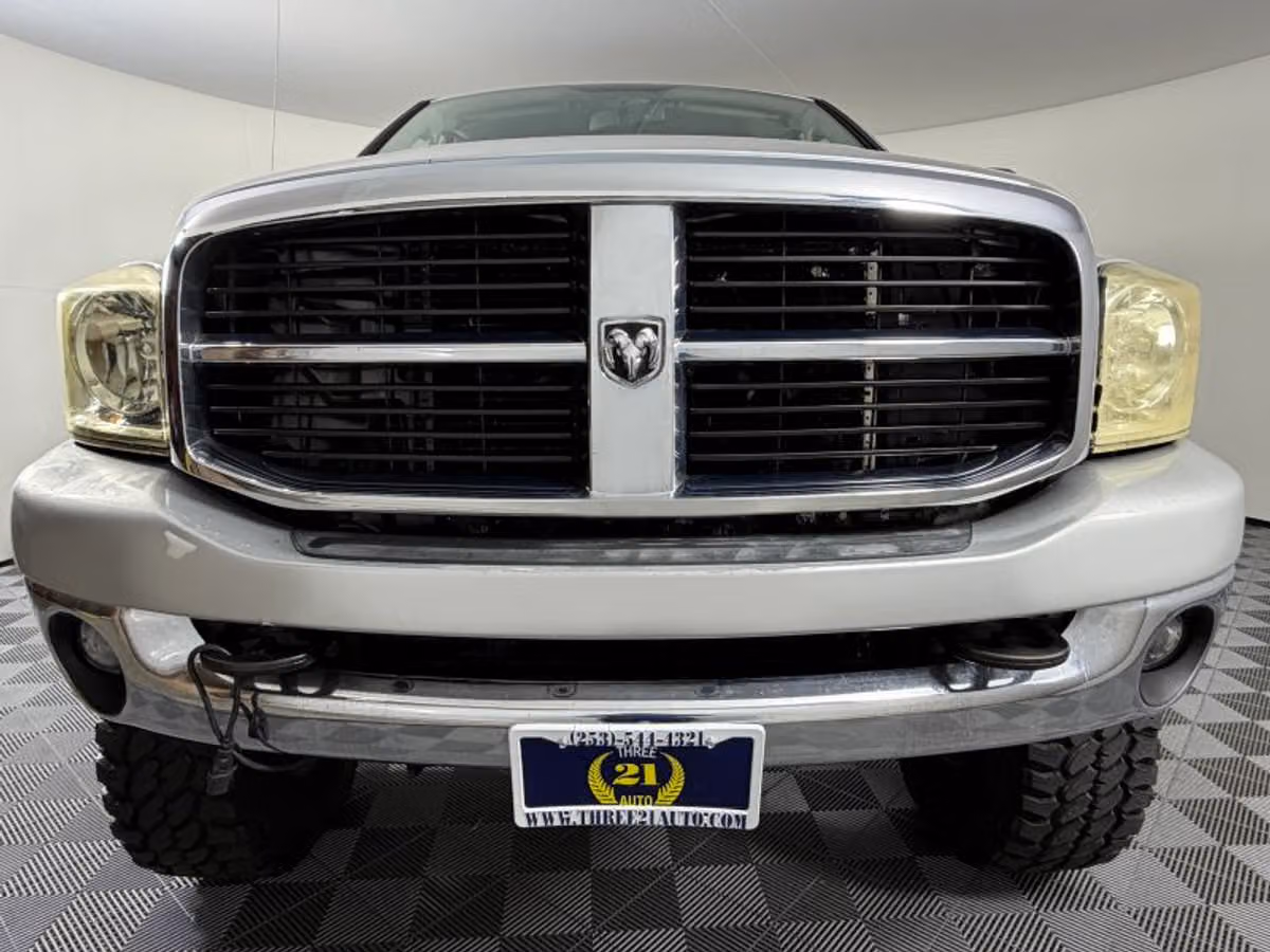 2006 Dodge Ram 2500 SLT Pickup 4D 6 1/4 ft Quad Cab Image 3