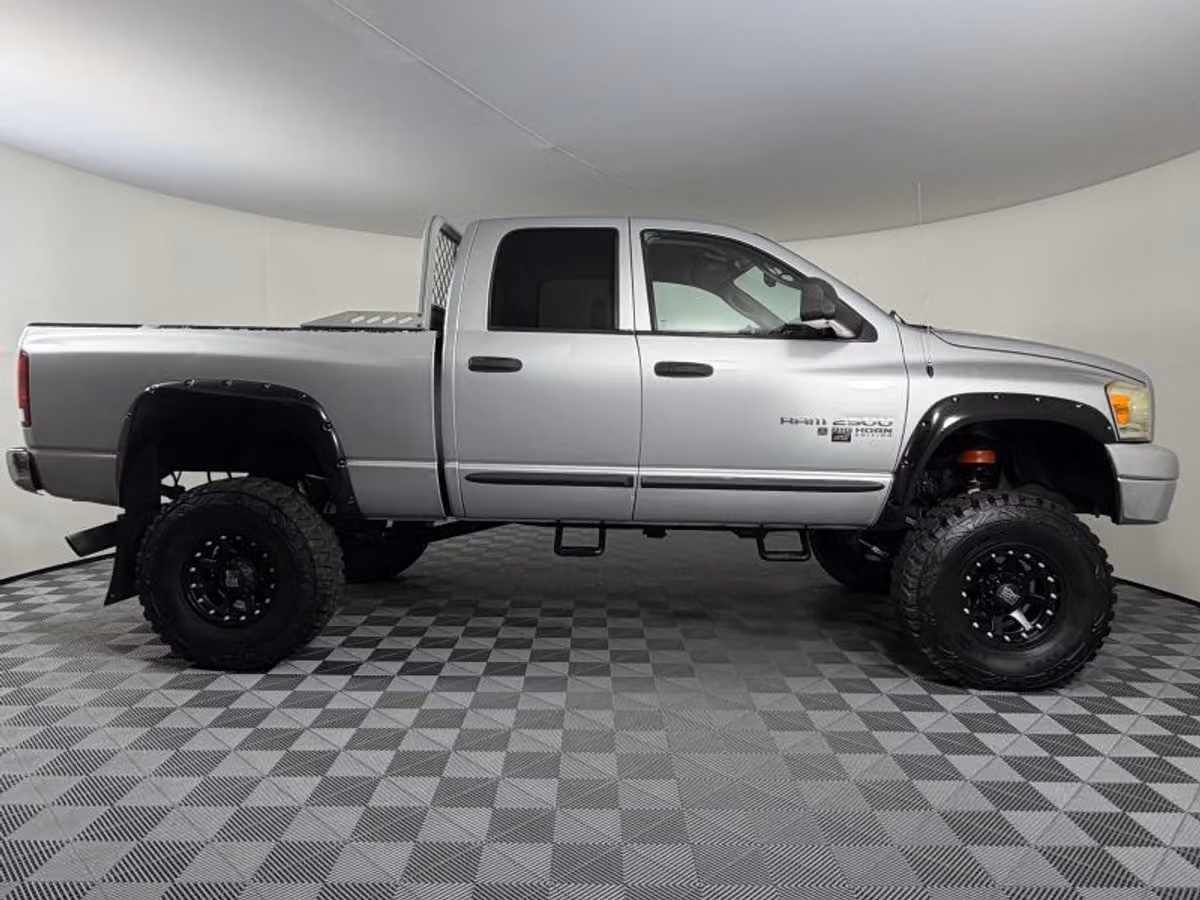 2006 Dodge Ram 2500 SLT Pickup 4D 6 1/4 ft Quad Cab Image 7
